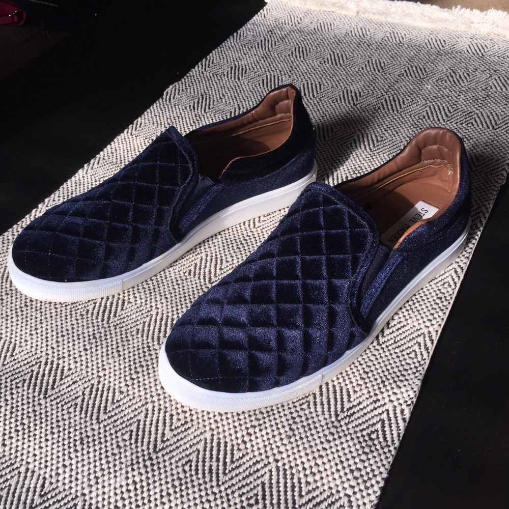Steve Madden flats blue velour velvet size 8.5
